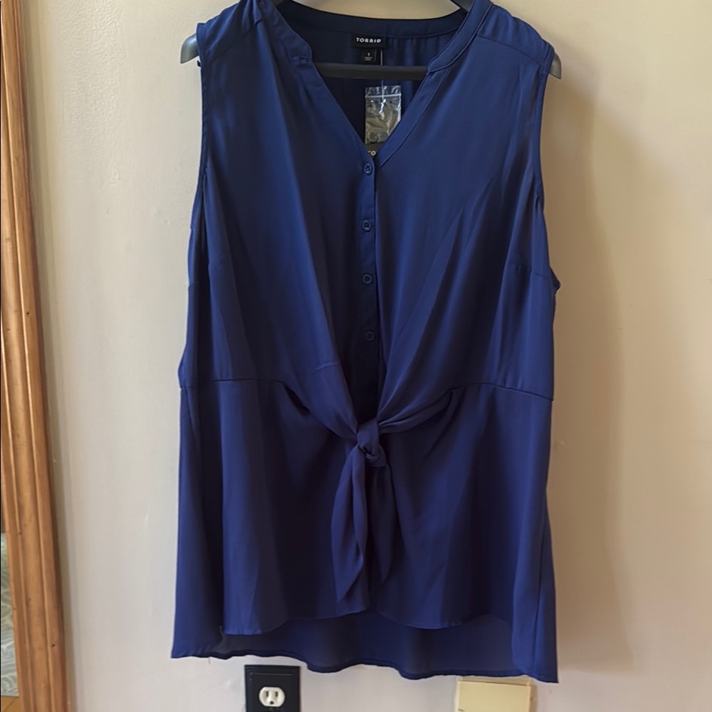 NWT Torrid Size 1x Women's Navy Blue Sleeveless Top